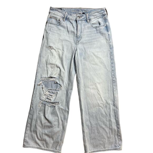American Eagle Strigid Ripped Mom Jeans in Light Wash Size 4 - Picture 1 of 9